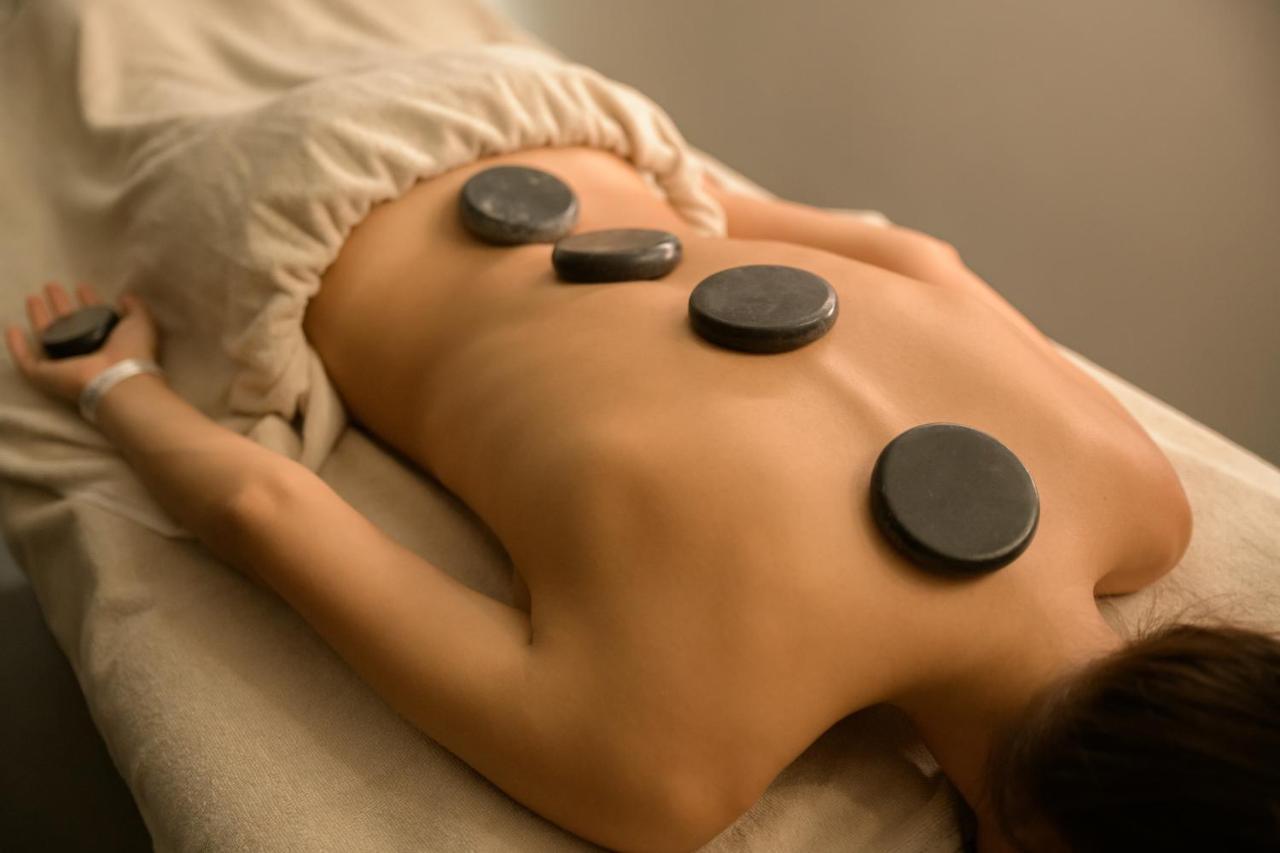 Ensana Aquahouse 호텔 산콘스탄틴앤헬레나 외부 사진 Hot stone massage